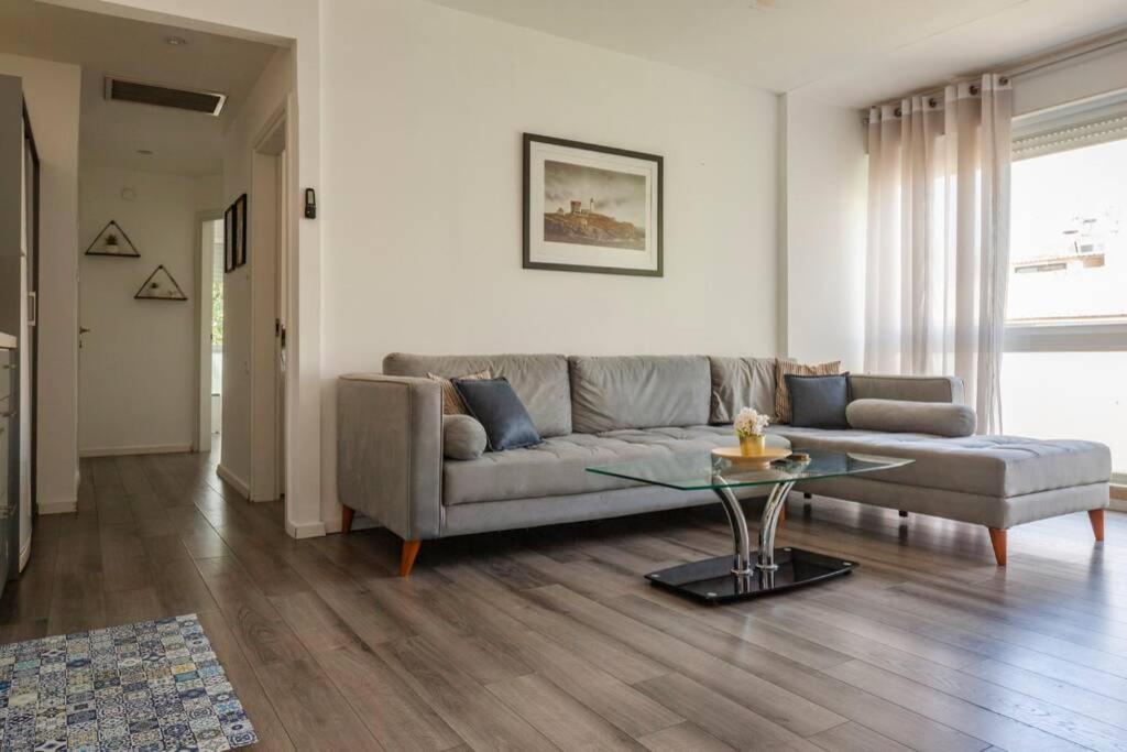Big Apartment Next To Gordon Beach Plus Free Parking Tel Aviv Eksteriør billede