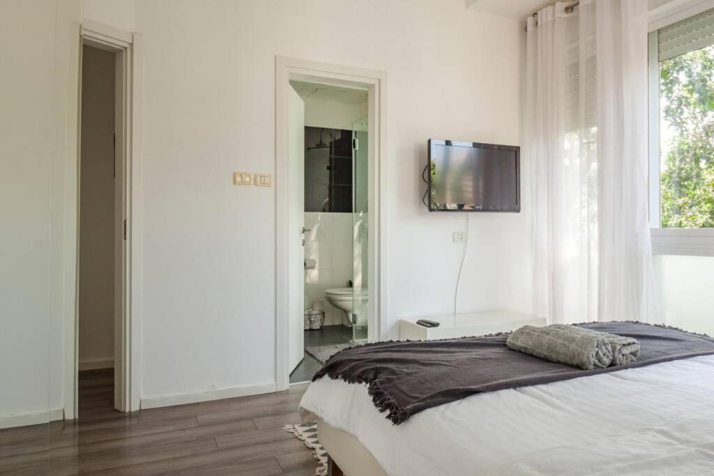 Big Apartment Next To Gordon Beach Plus Free Parking Tel Aviv Eksteriør billede