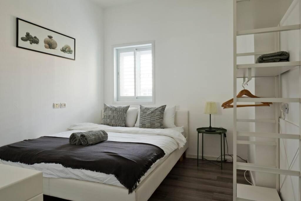 Big Apartment Next To Gordon Beach Plus Free Parking Tel Aviv Eksteriør billede