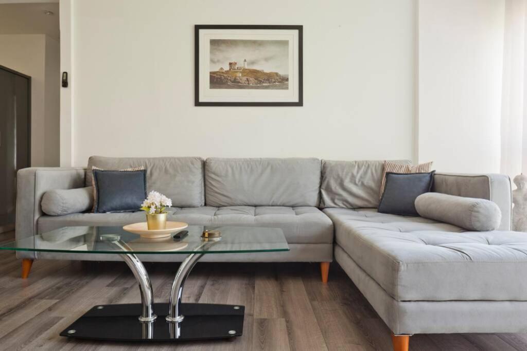 Big Apartment Next To Gordon Beach Plus Free Parking Tel Aviv Eksteriør billede