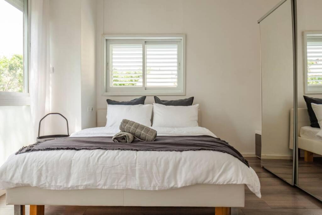 Big Apartment Next To Gordon Beach Plus Free Parking Tel Aviv Eksteriør billede