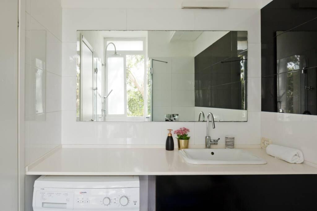 Big Apartment Next To Gordon Beach Plus Free Parking Tel Aviv Eksteriør billede