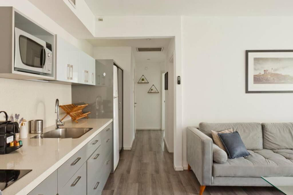 Big Apartment Next To Gordon Beach Plus Free Parking Tel Aviv Eksteriør billede