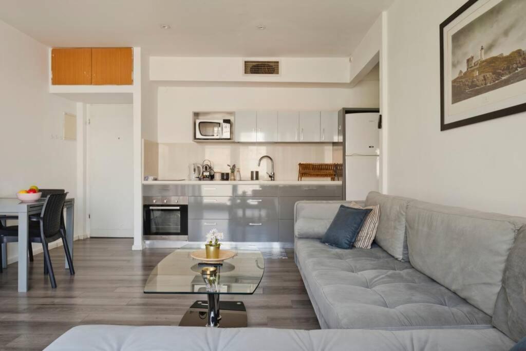 Big Apartment Next To Gordon Beach Plus Free Parking Tel Aviv Eksteriør billede